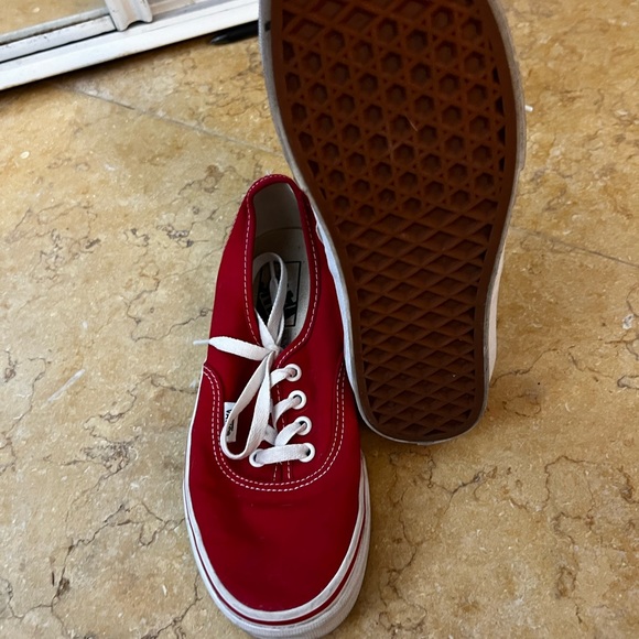 Red vans - Picture 2 of 3